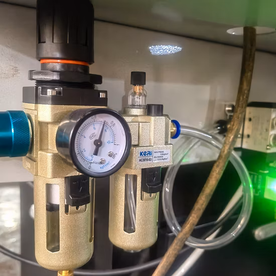 Automatische CNC-Bewehrungsstahlstangen-Rohrnippel-Anker-Einfädel-Walz-Schneidemaschine